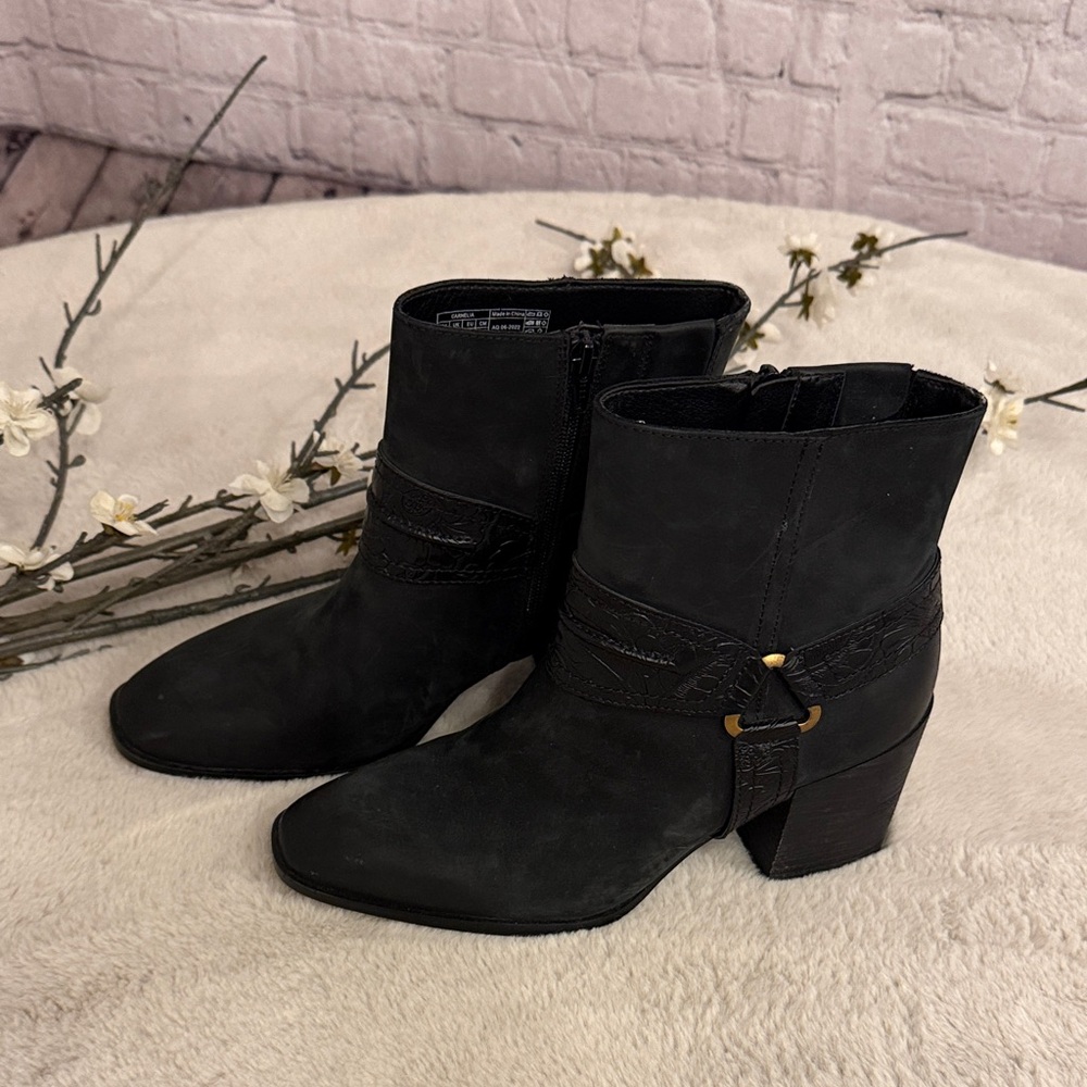 Vionic Black Heeled Ankle Boots